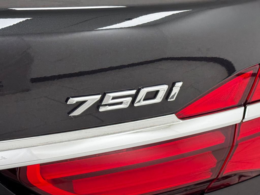 Used 2018 BMW 750i xDrive image 39