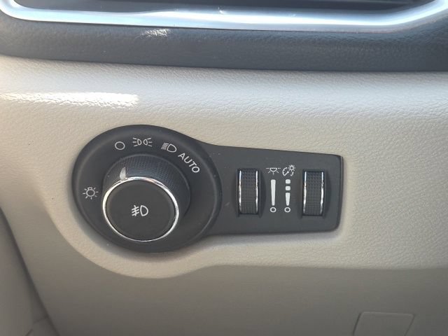 Used 2018 Chrysler Pacifica Limited w/ Advanced Safetytec Group FWD image 24