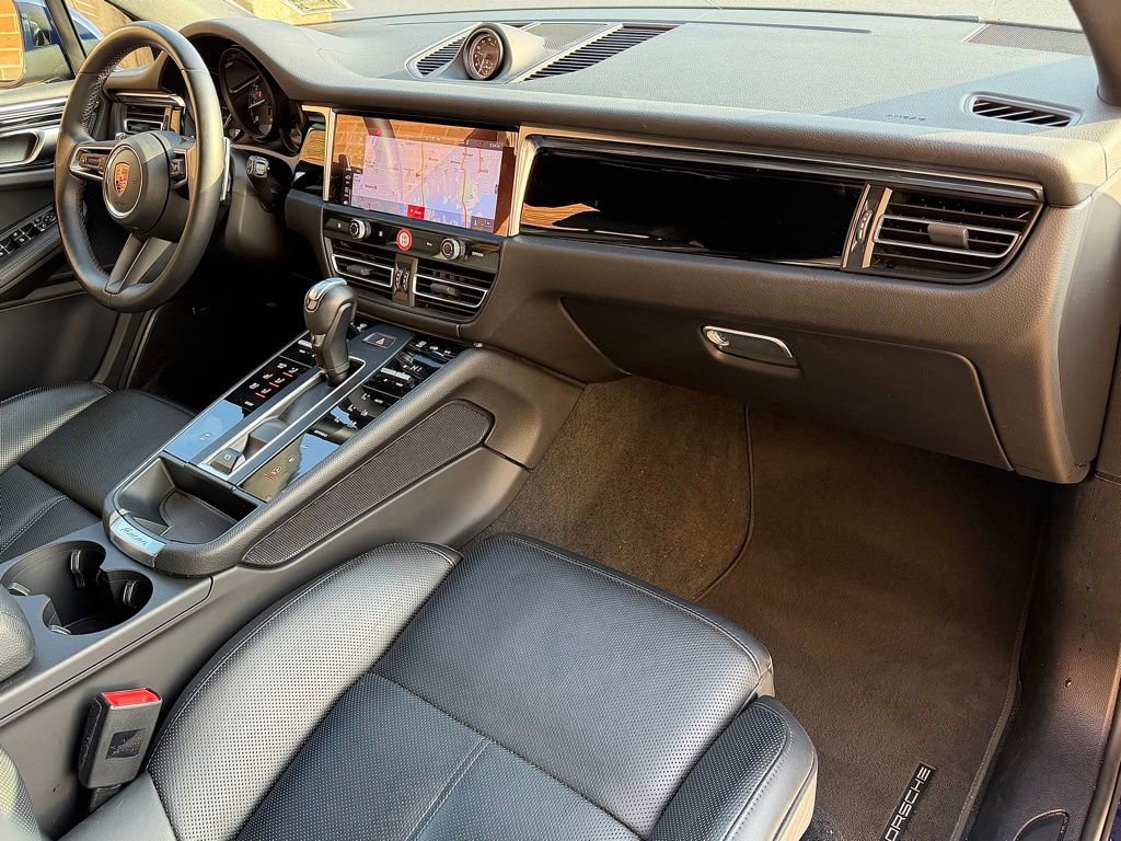 Certified 2024 Porsche Macan image 20