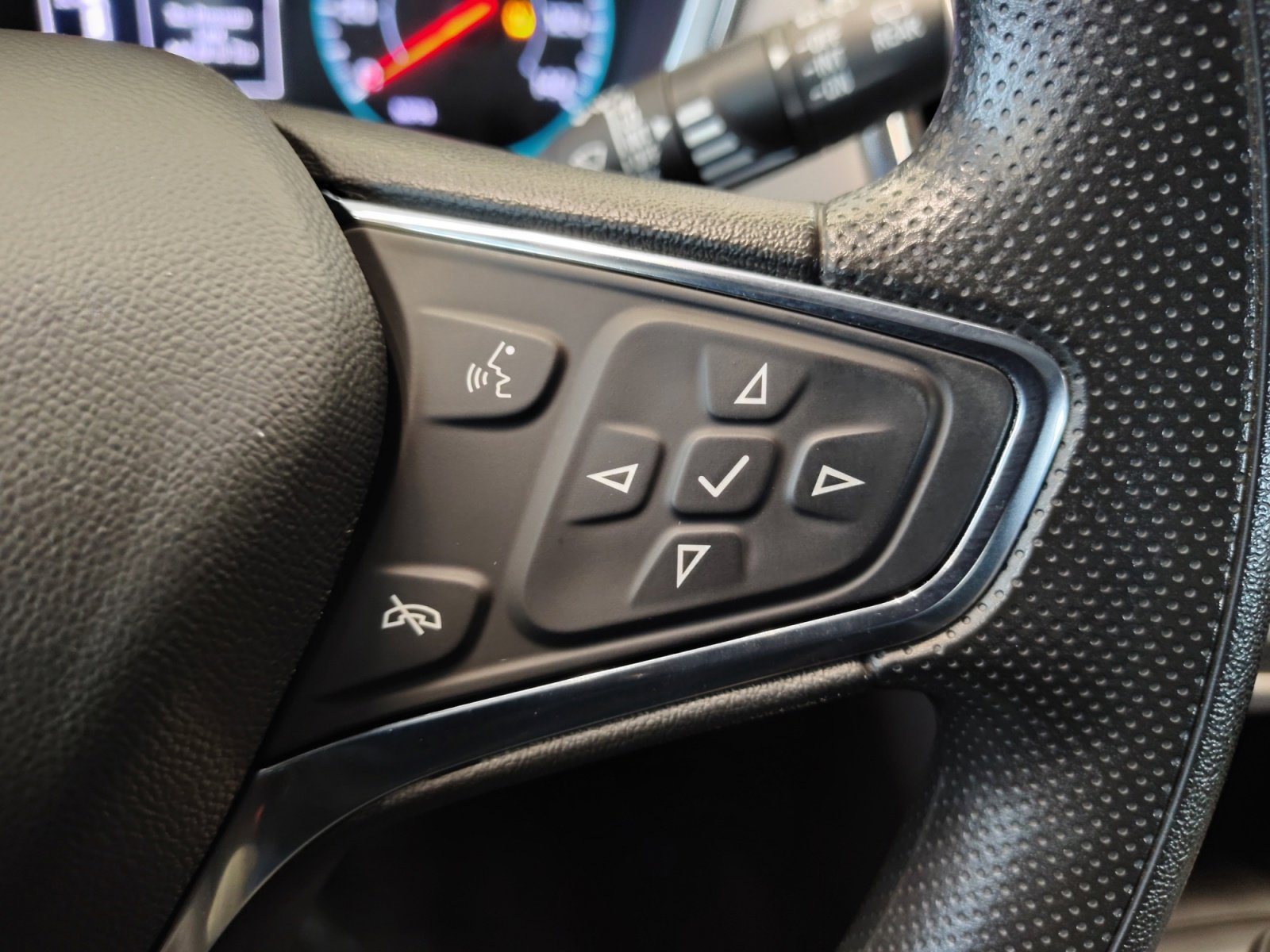 Used 2024 Chevrolet Equinox LS FWD image 18