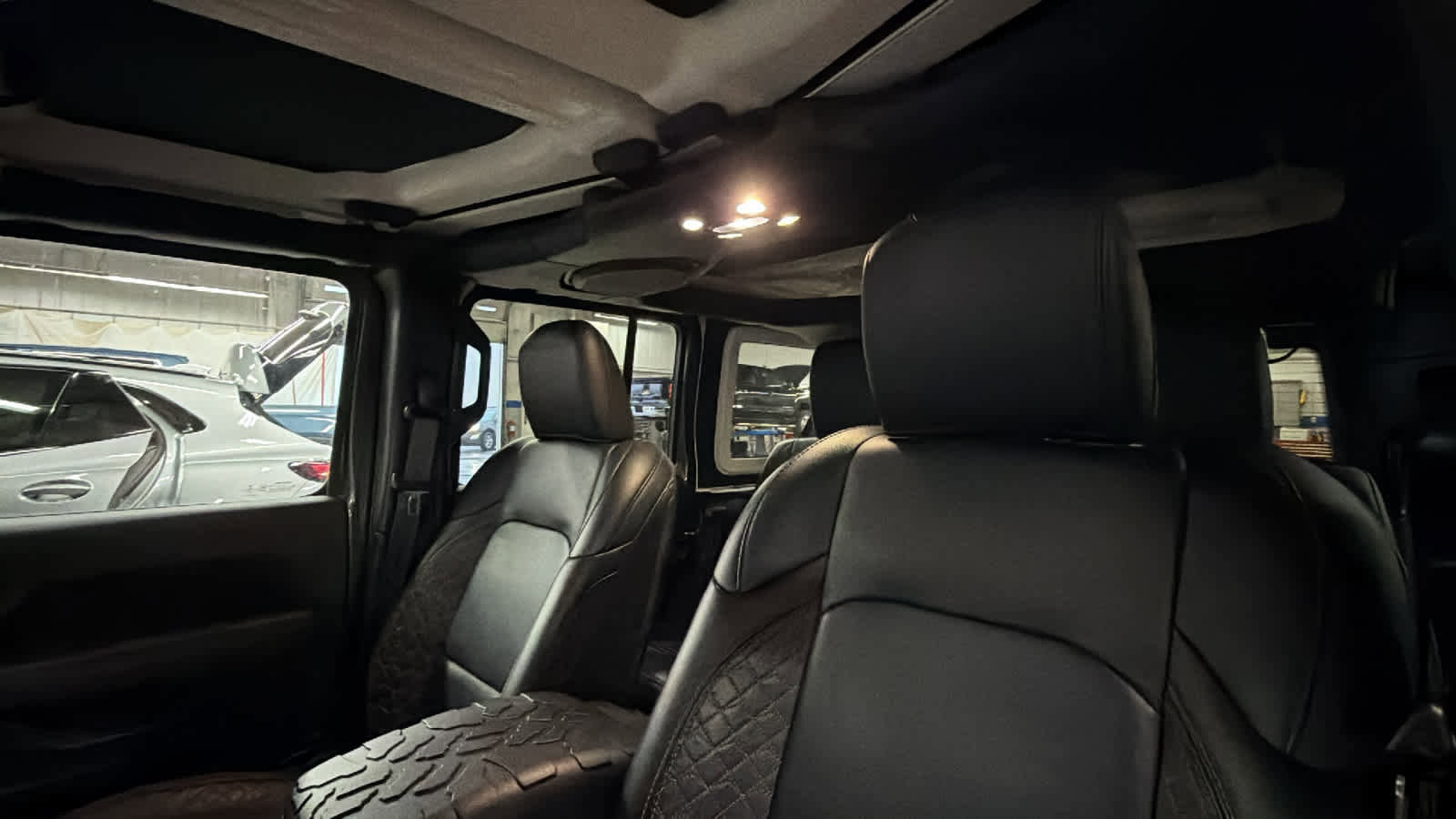 Used 2021 Jeep Wrangler Unlimited Sahara image 8