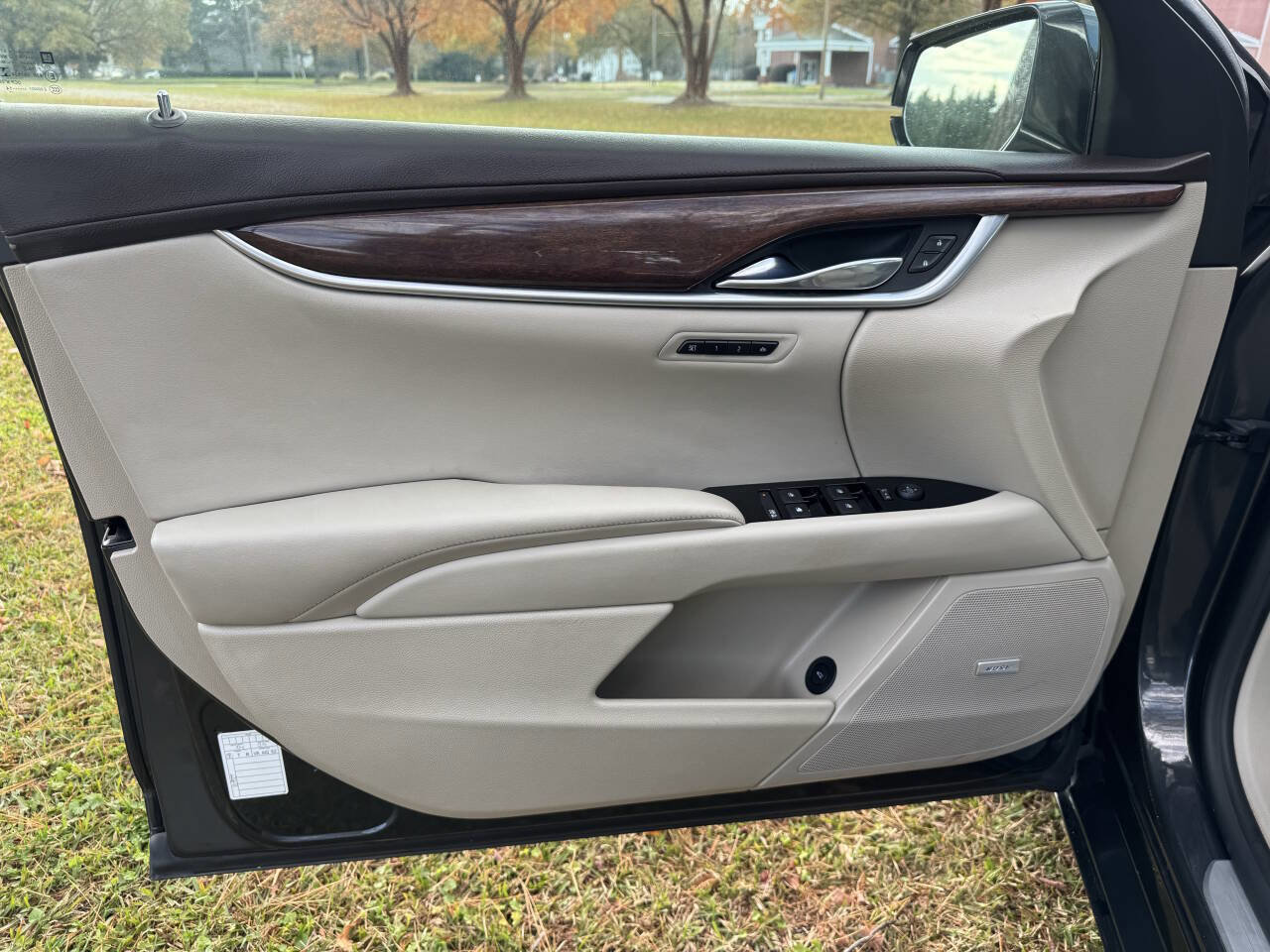 Used 2014 Cadillac XTS Luxury image 11