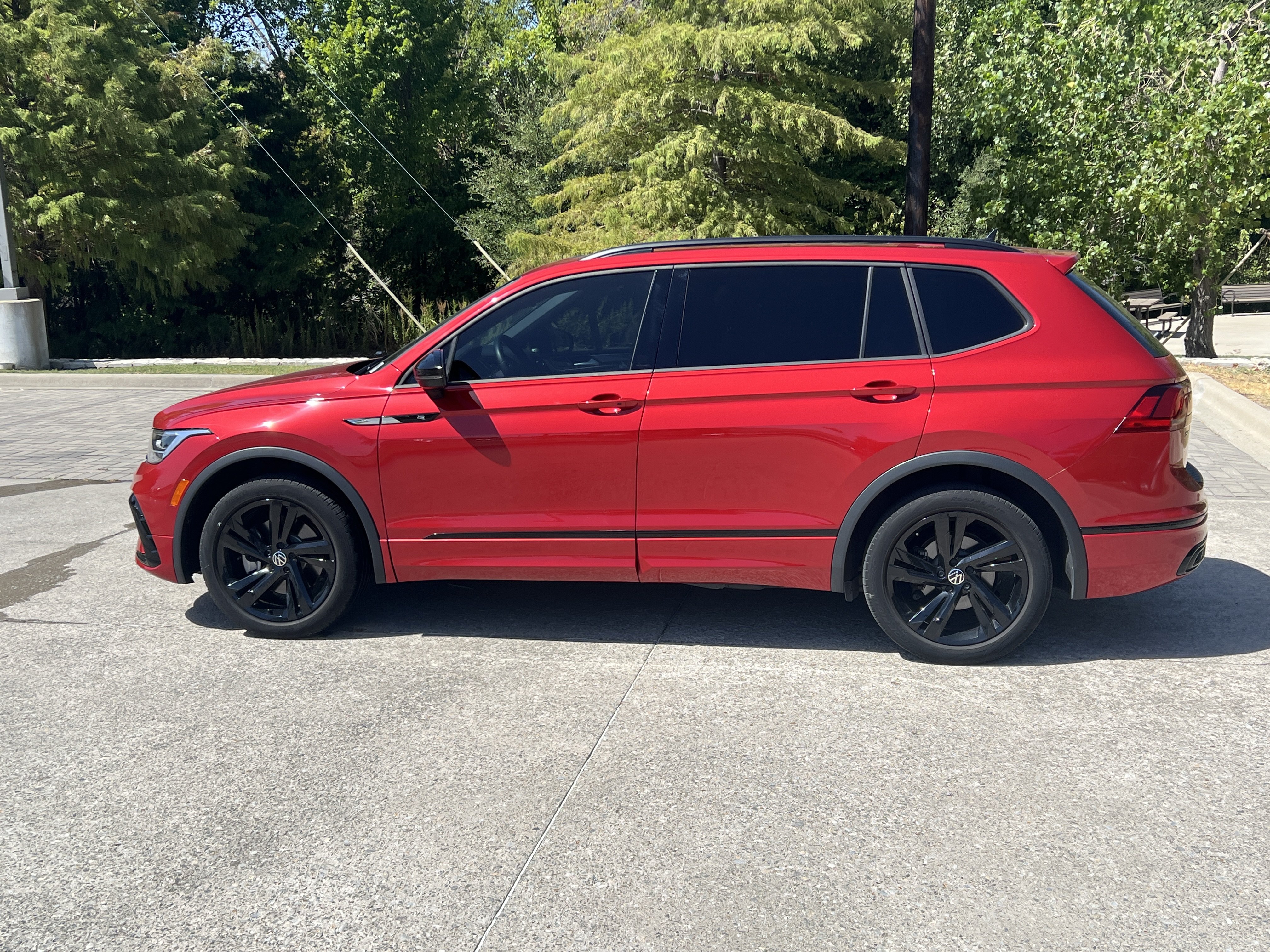 Used 2024 Volkswagen Tiguan SE R-Line FWD image 6
