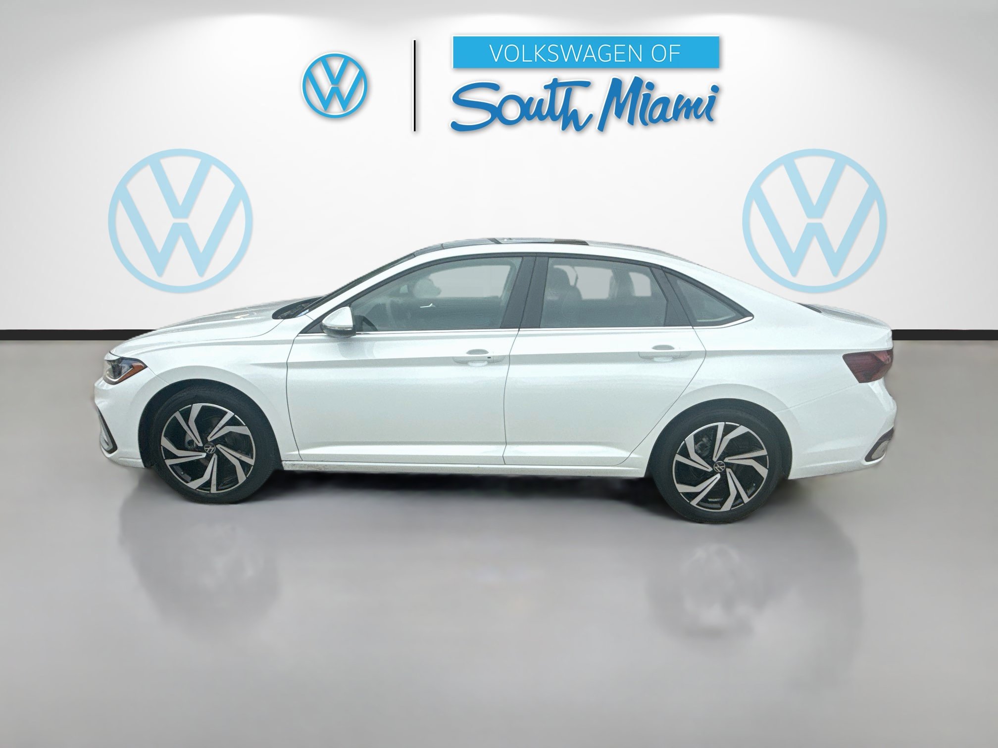 Used 2025 Volkswagen Jetta SEL FWD image 4