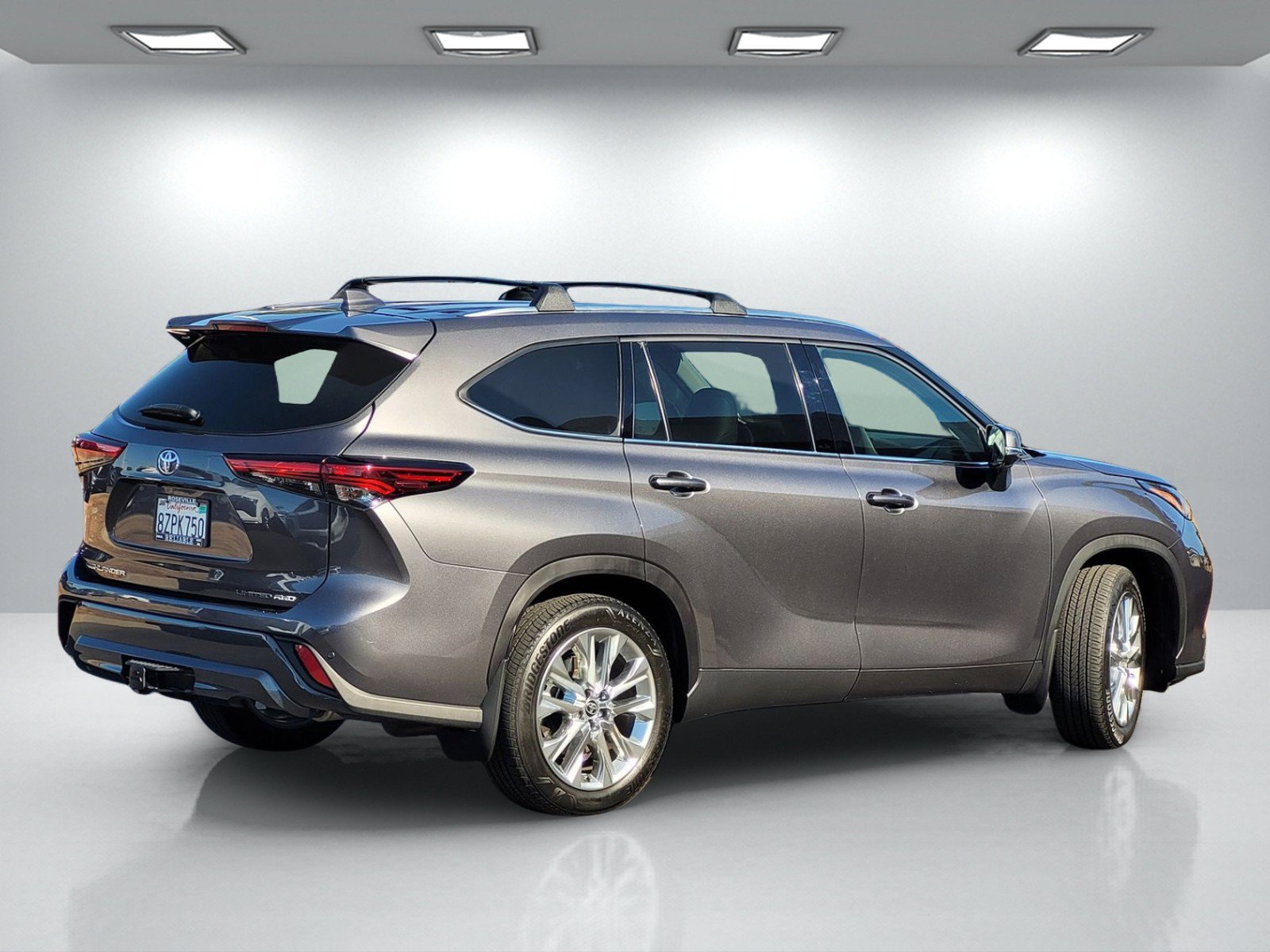 Used 2022 Toyota Highlander Limited AWD/4WD image 4