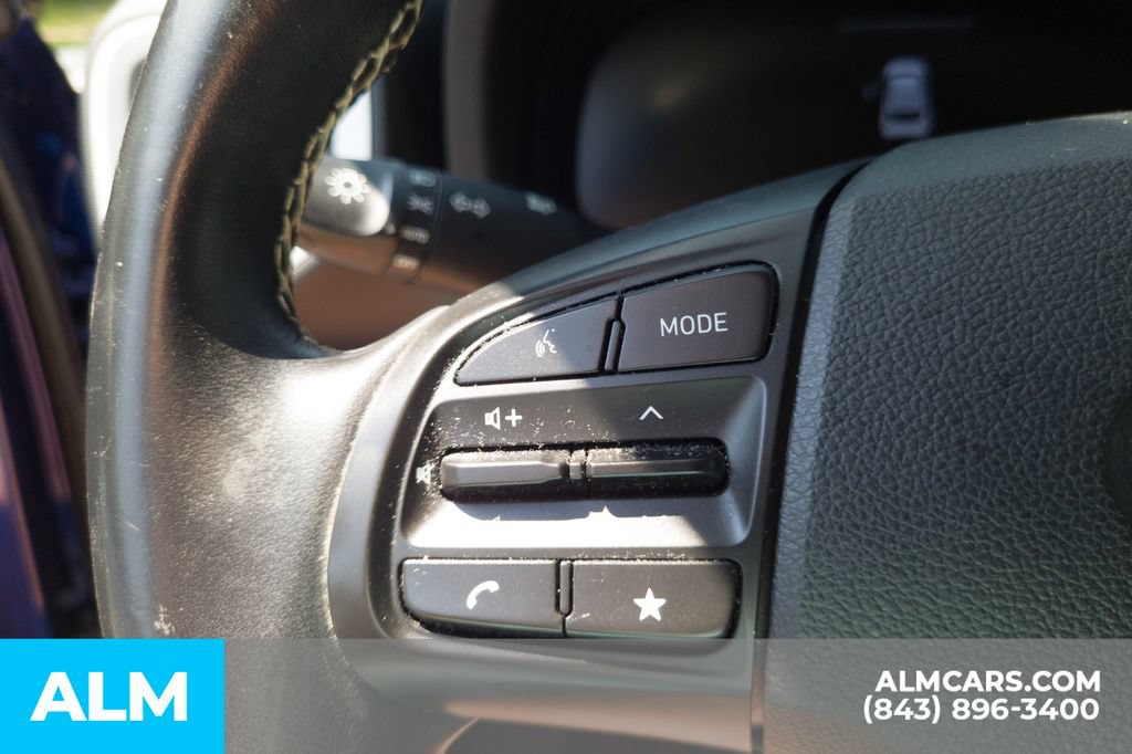 Used 2023 Hyundai Venue Limited FWD image 10