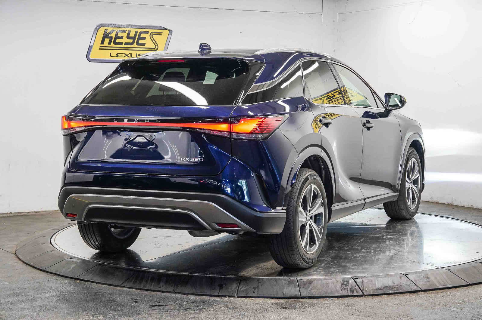 Used 2025 Lexus RX 350 FWD w/ Technology Package image 4