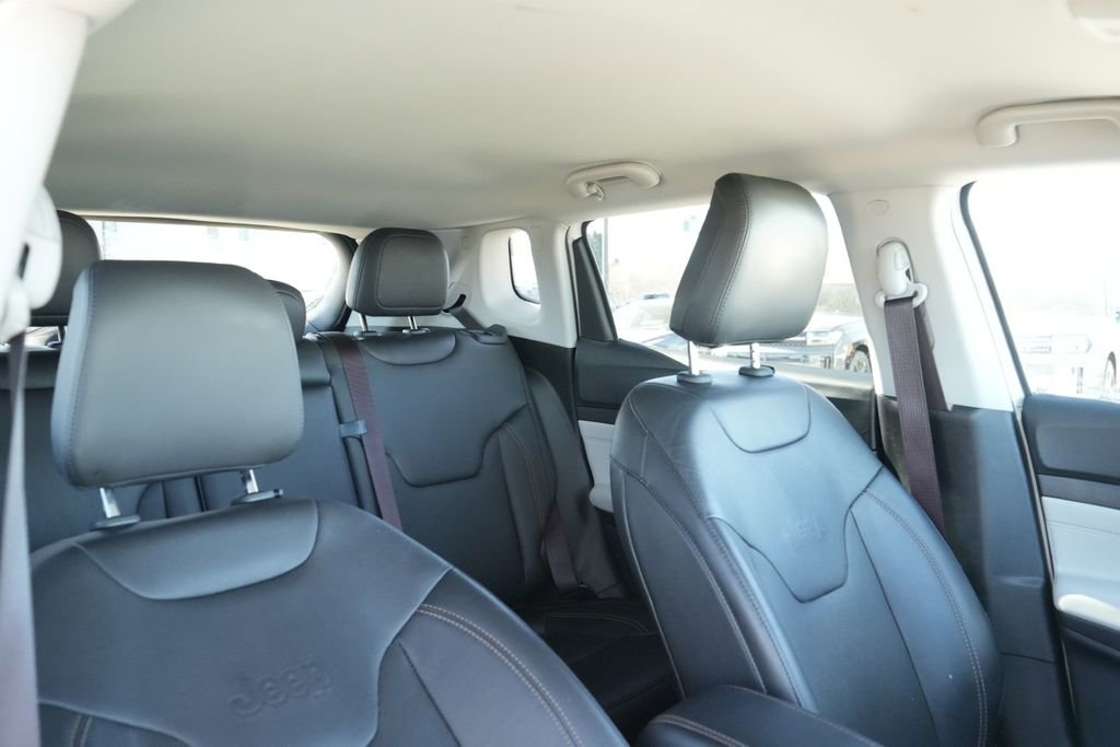 Used 2022 Jeep Compass Limited image 13