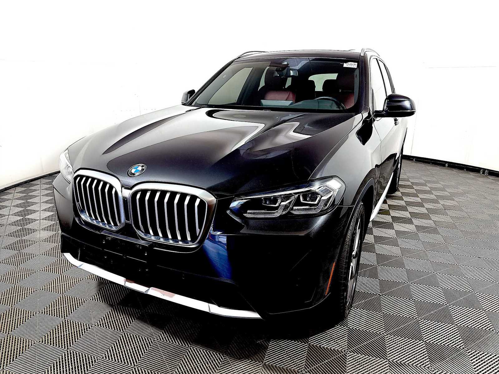 Used 2023 BMW X3 xDrive30i w/ Premium Package AWD/4WD image 3