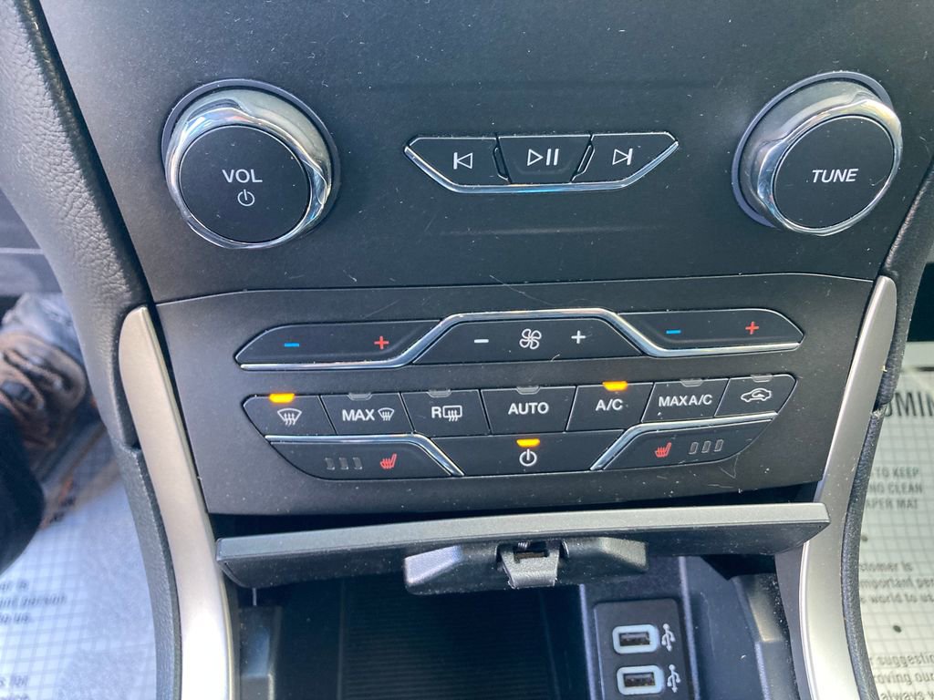 Used 2020 Ford Edge SEL w/ Cold Weather Package image 25