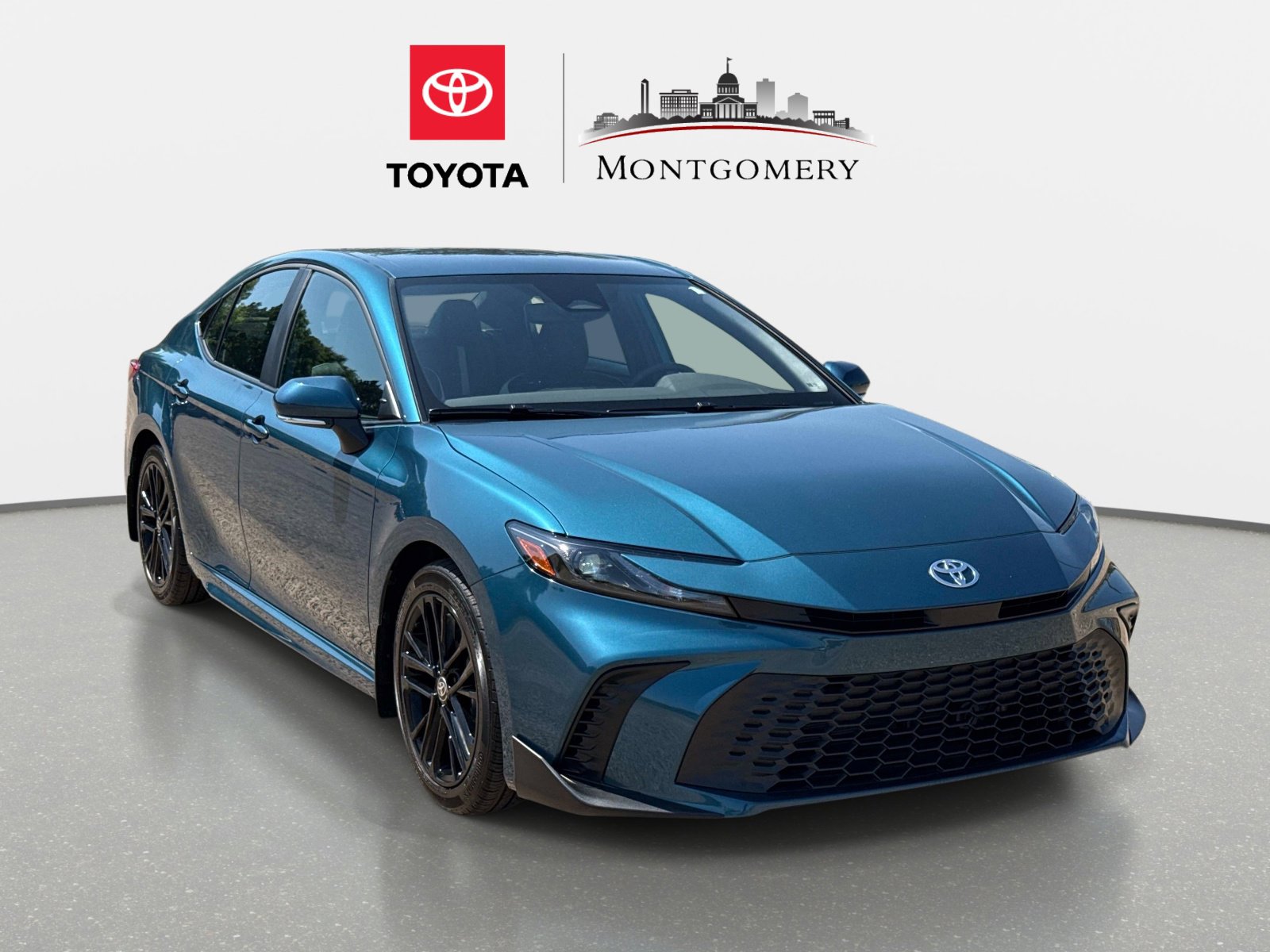 Used 2025 Toyota Camry SE FWD image 1