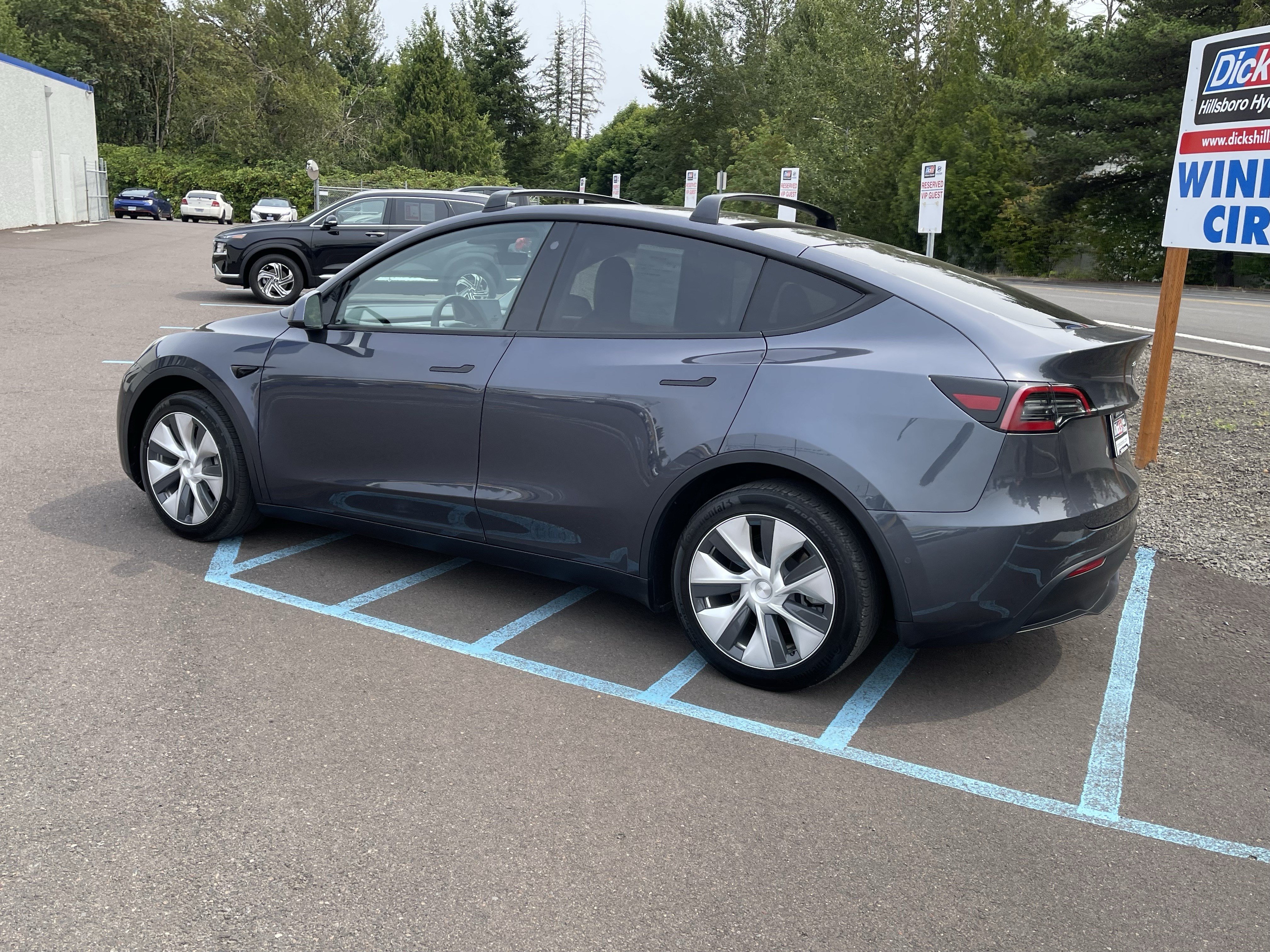 Used 2022 Tesla Model Y Long Range AWD/4WD image 3