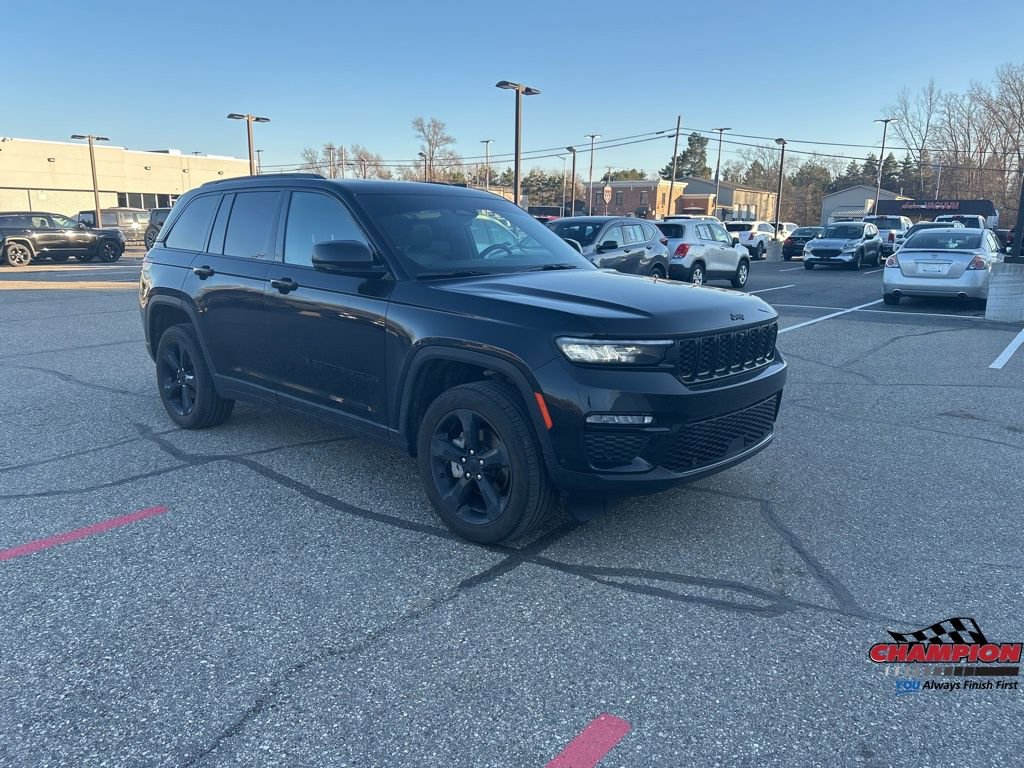 Used 2025 Jeep Grand Cherokee Limited w/ Luxury Tech Group II image 9