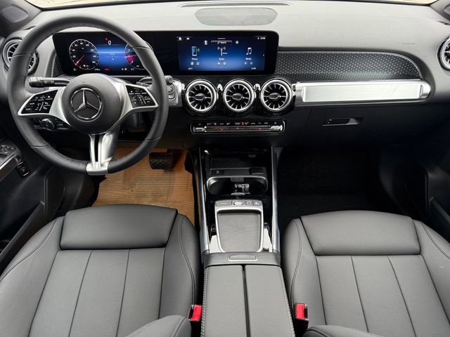 Used 2025 Mercedes-Benz GLB 250 4MATIC image 2
