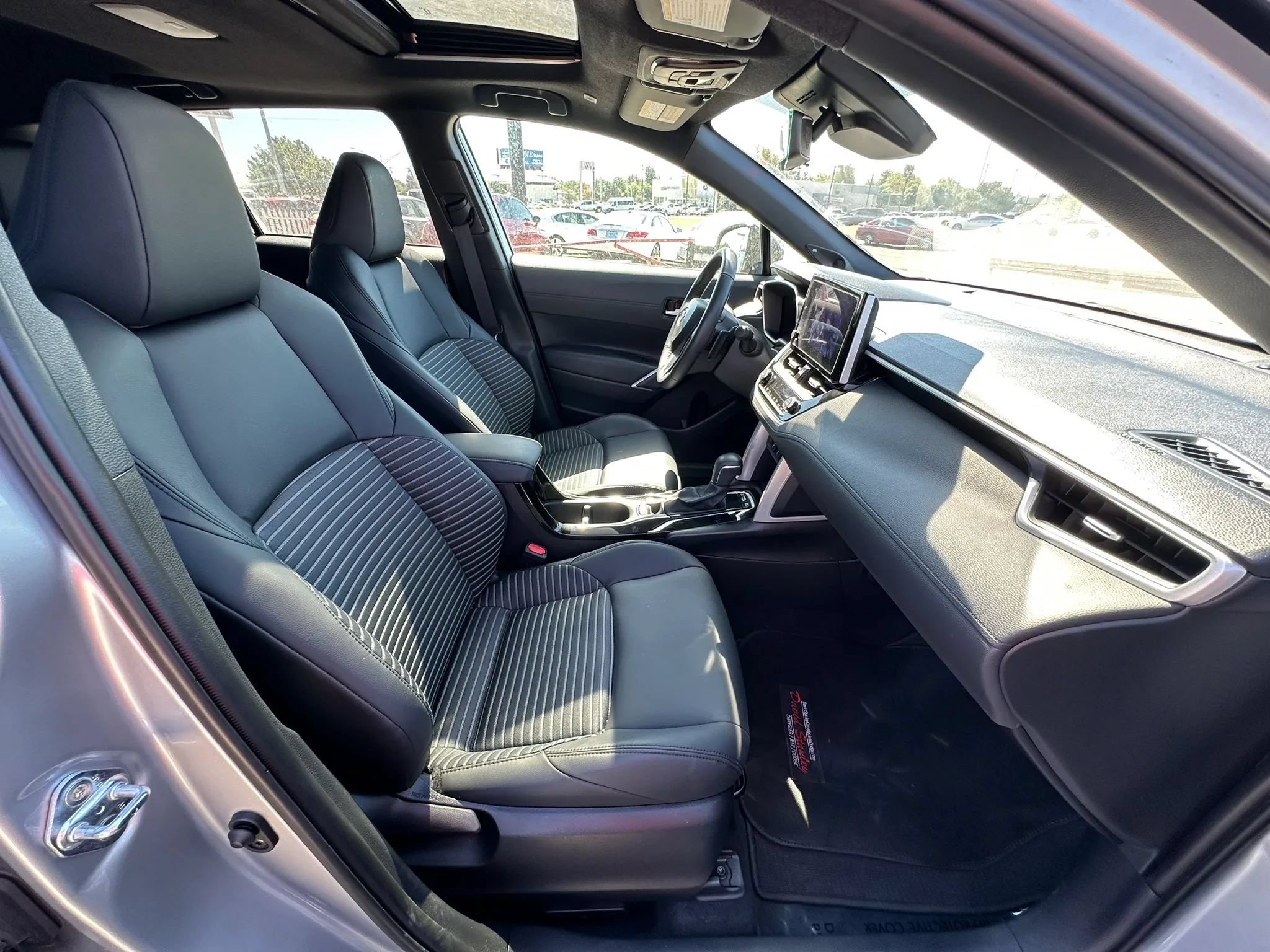 Used 2025 Toyota Corolla Cross AWD Hybrid w/ Convenience Package image 13