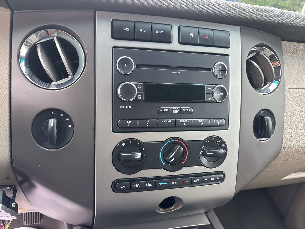 Used 2010 Ford Expedition XLT AWD/4WD image 25