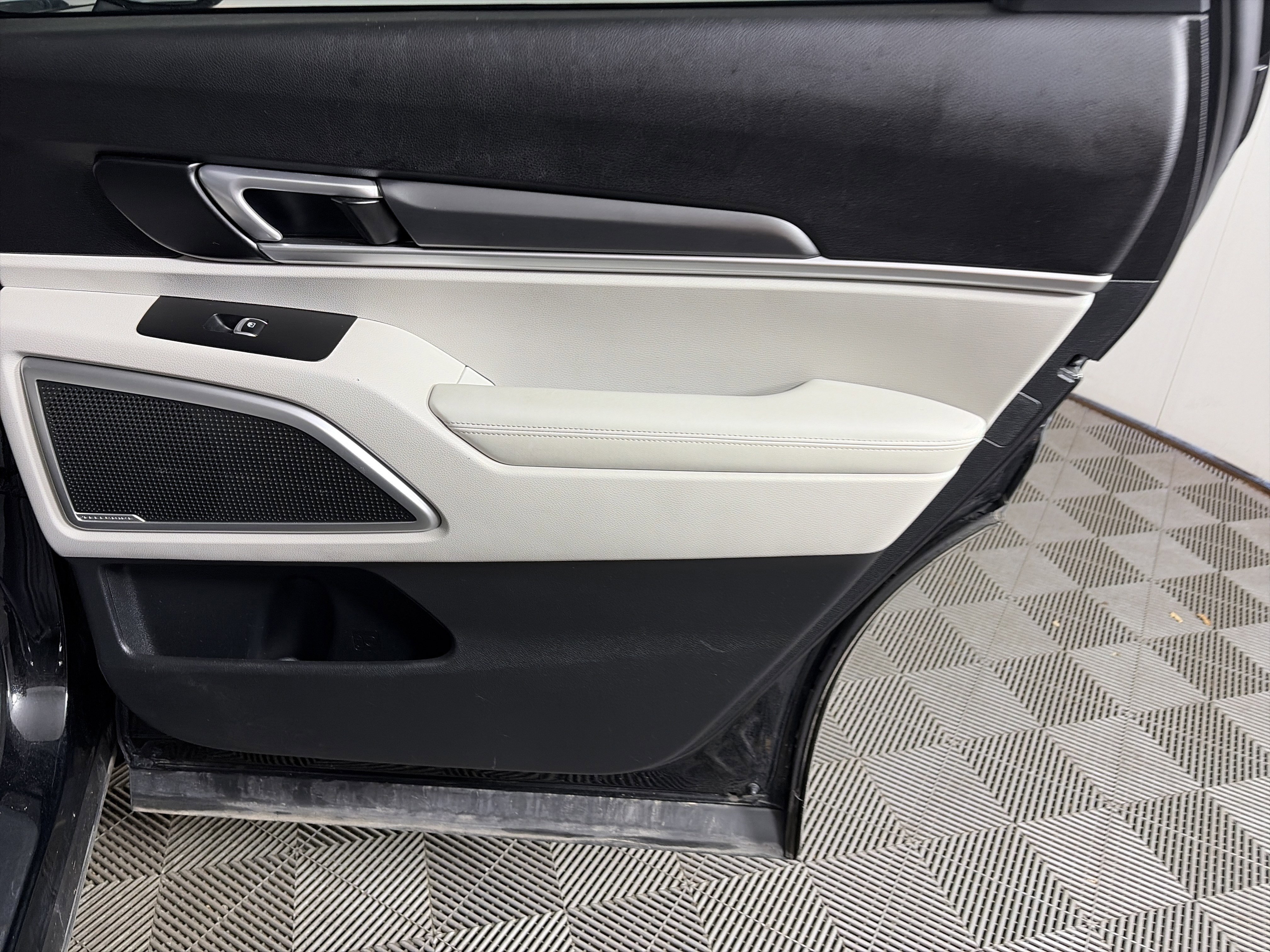 Used 2021 Kia Telluride S image 40