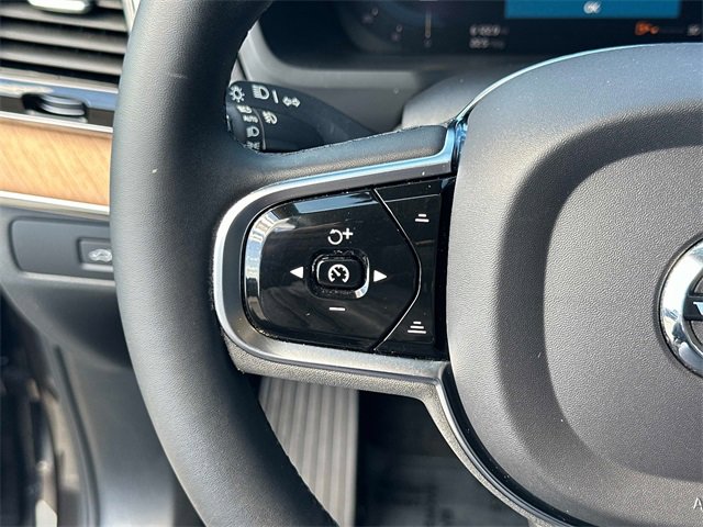 Used 2023 Volvo XC90 B6 Plus image 8