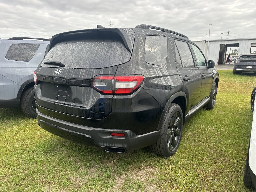 New 2026 Honda Pilot Sport image 2