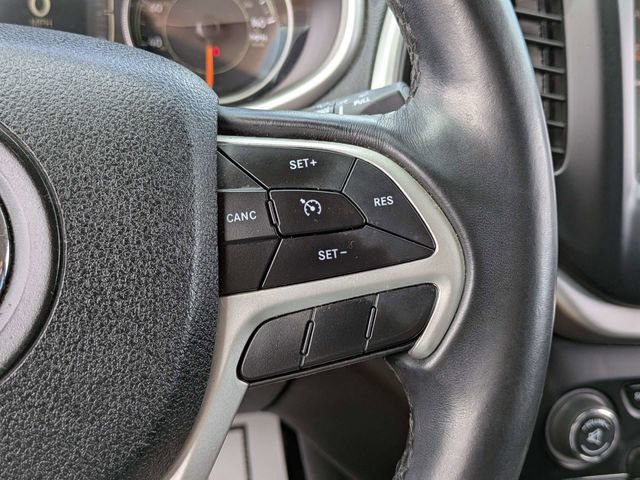 Used 2018 Jeep Cherokee Latitude Plus w/ Comfort/Convenience Group FWD image 25