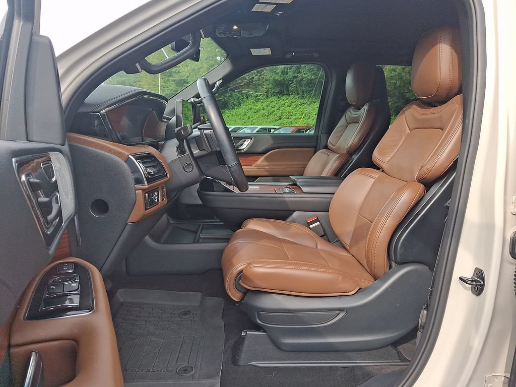 Used 2024 Lincoln Navigator Reserve AWD/4WD image 13