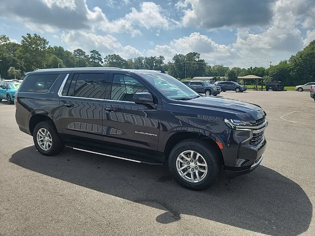 Used 2024 Chevrolet Suburban LT RWD image 6
