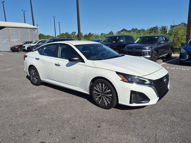 Used 2025 Nissan Altima 2.5 SV FWD image 3