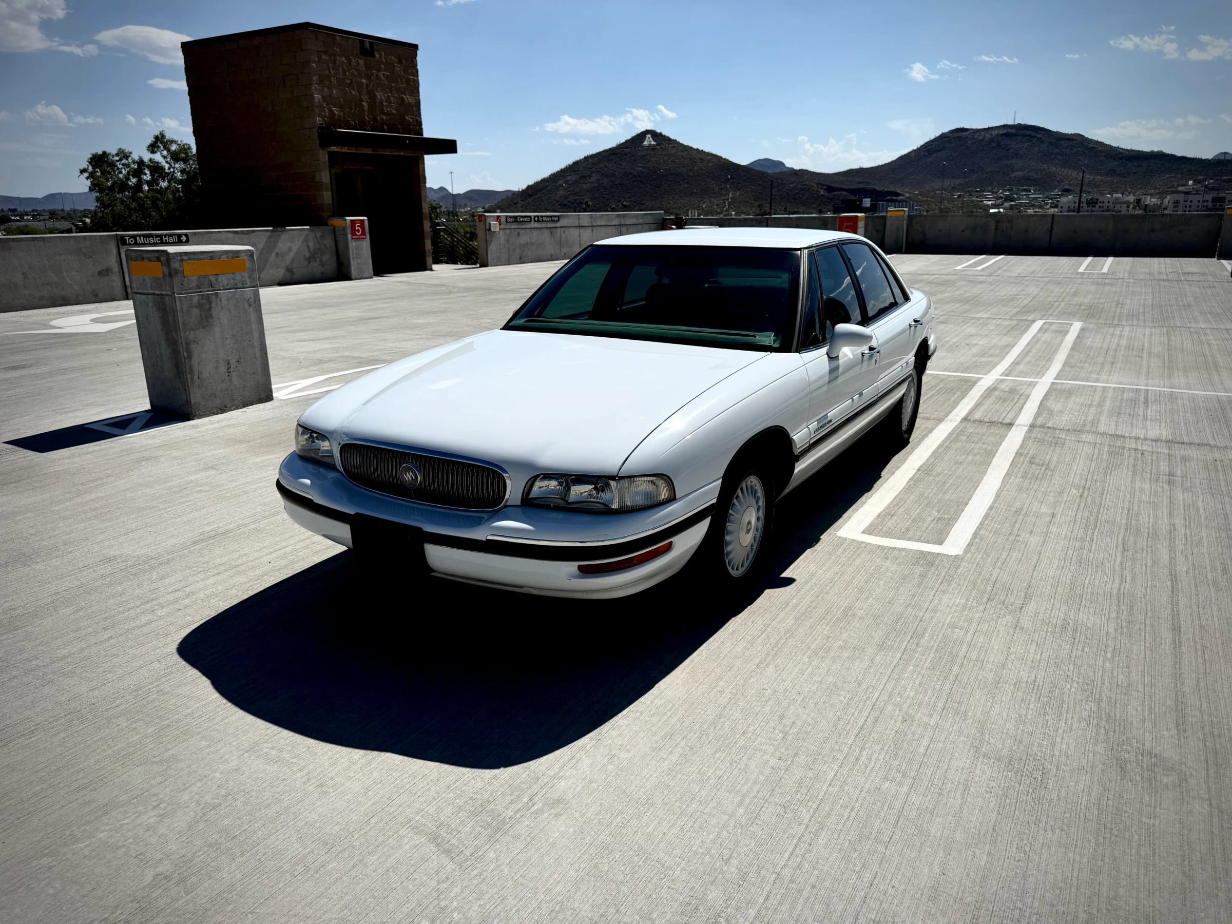 Used 1999 Buick Le Sabre Custom w/ Headliner Lighting Pkg FWD image 12