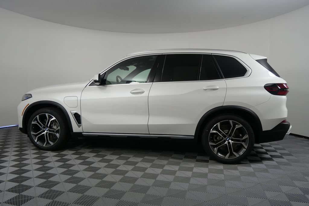 Used 2026 BMW X5 xDrive50e w/ Executive Package AWD/4WD image 3