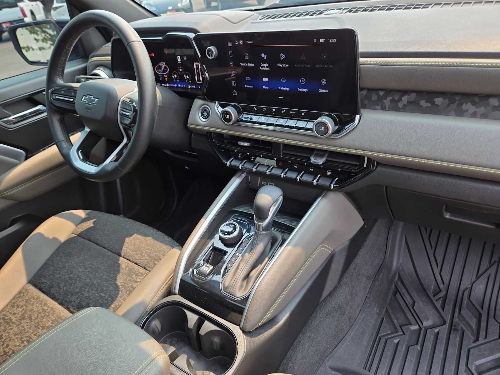 Used 2024 Chevrolet Colorado ZR2 w/ Technology Package AWD/4WD image 10