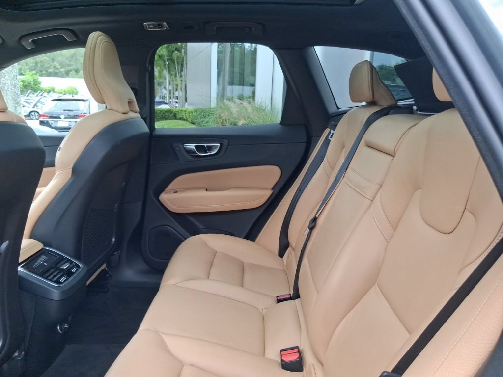 Used 2020 Volvo XC60 T5 Inscription FWD image 8