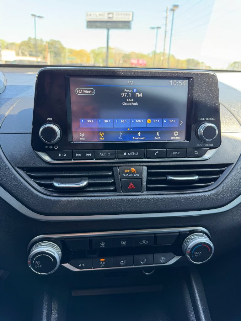 Used 2024 Nissan Altima 2.5 S FWD image 11