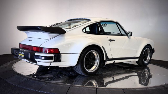 Used 1989 Porsche 911 Carrera RWD image 25