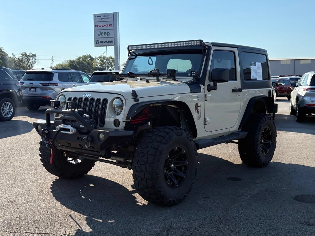 Used 2011 Jeep Wrangler Sahara w/ Connectivity Group AWD/4WD image 3