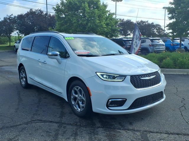 Used 2022 Chrysler Pacifica Limited FWD image 3