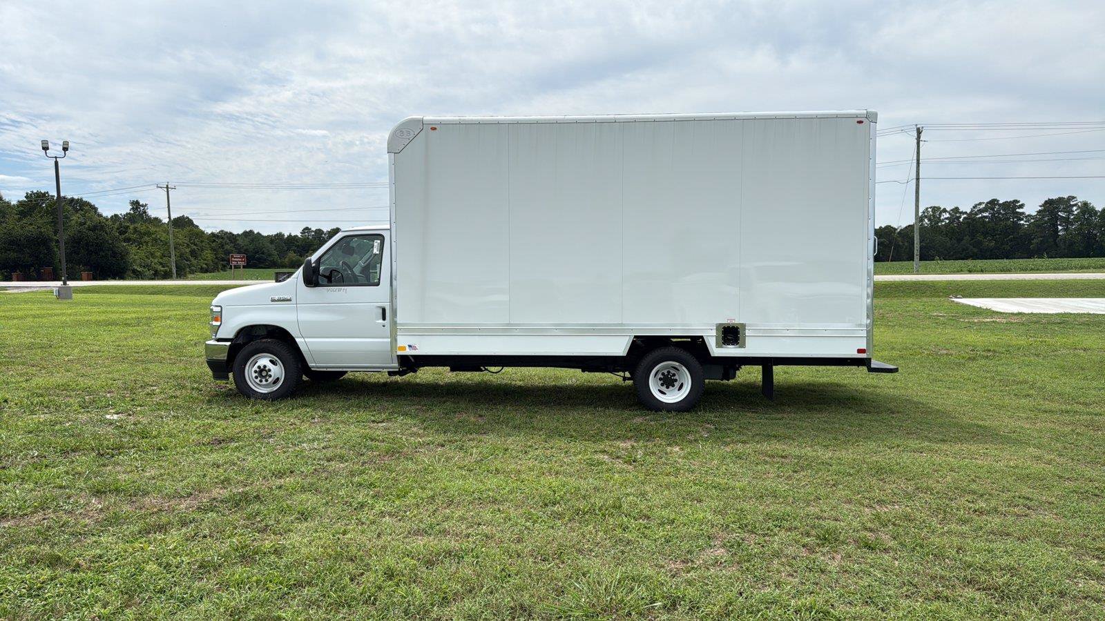 New 2027 Ford E-350 and Econoline 350 Super Duty w/ Power Equipment Group RWD image 2
