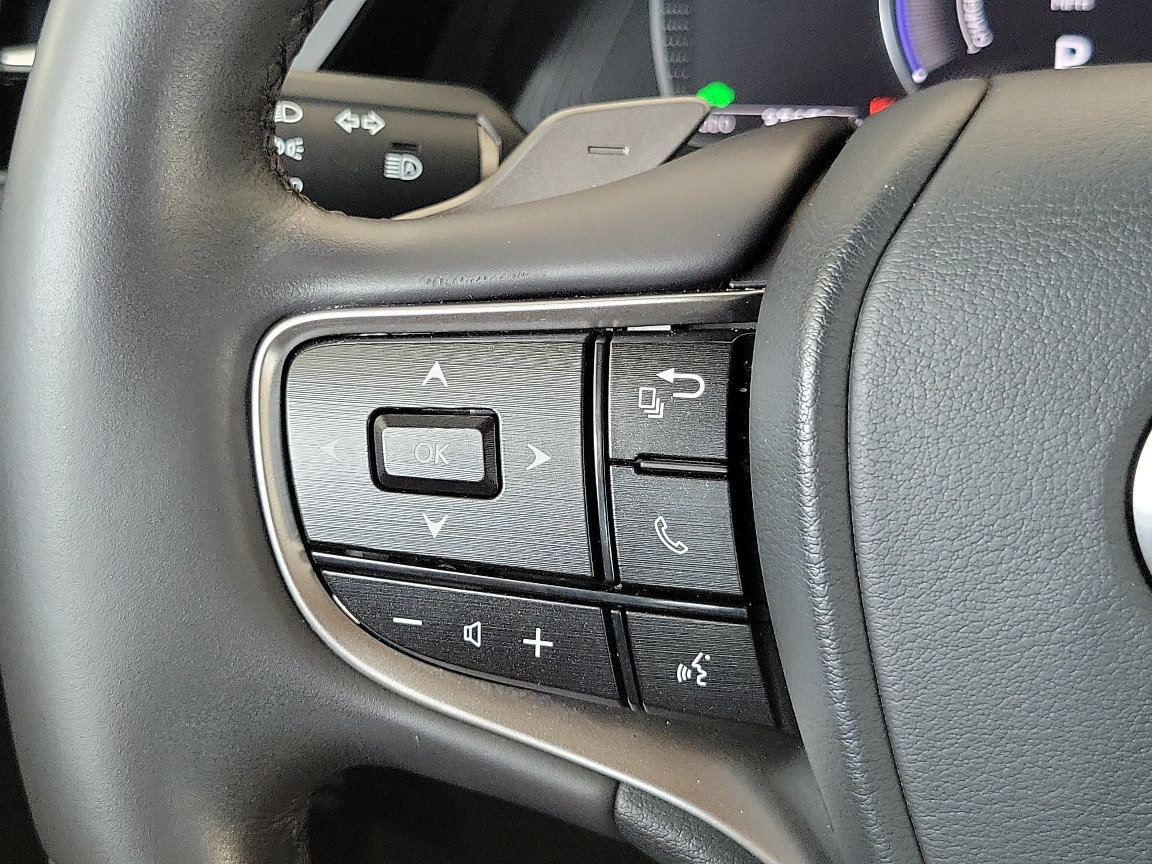 Used 2024 Lexus ES 300h w/ Technology Package FWD image 29