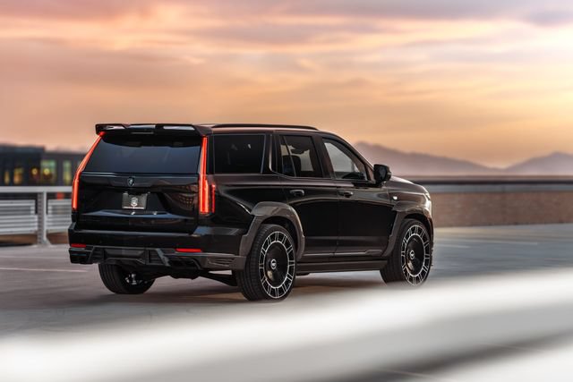 Used 2026 Cadillac Escalade Platinum Sport w/ LPO, ONYX Package AWD/4WD image 9