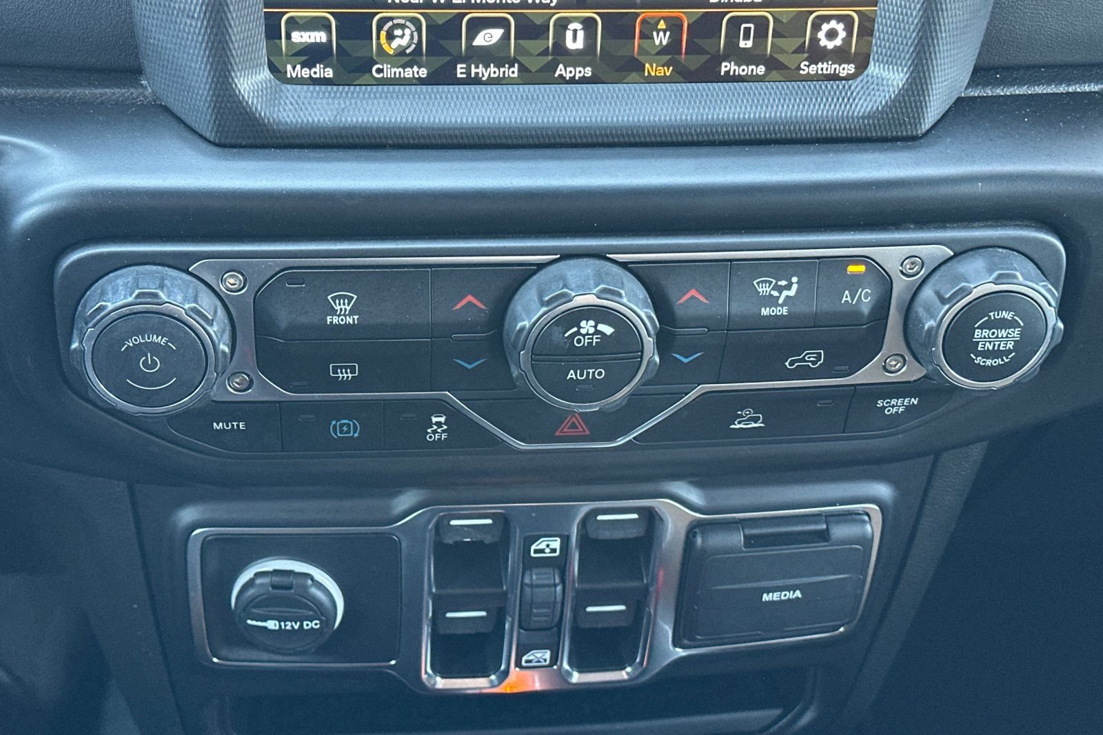 Used 2022 Jeep Wrangler Unlimited Sahara AWD/4WD image 27