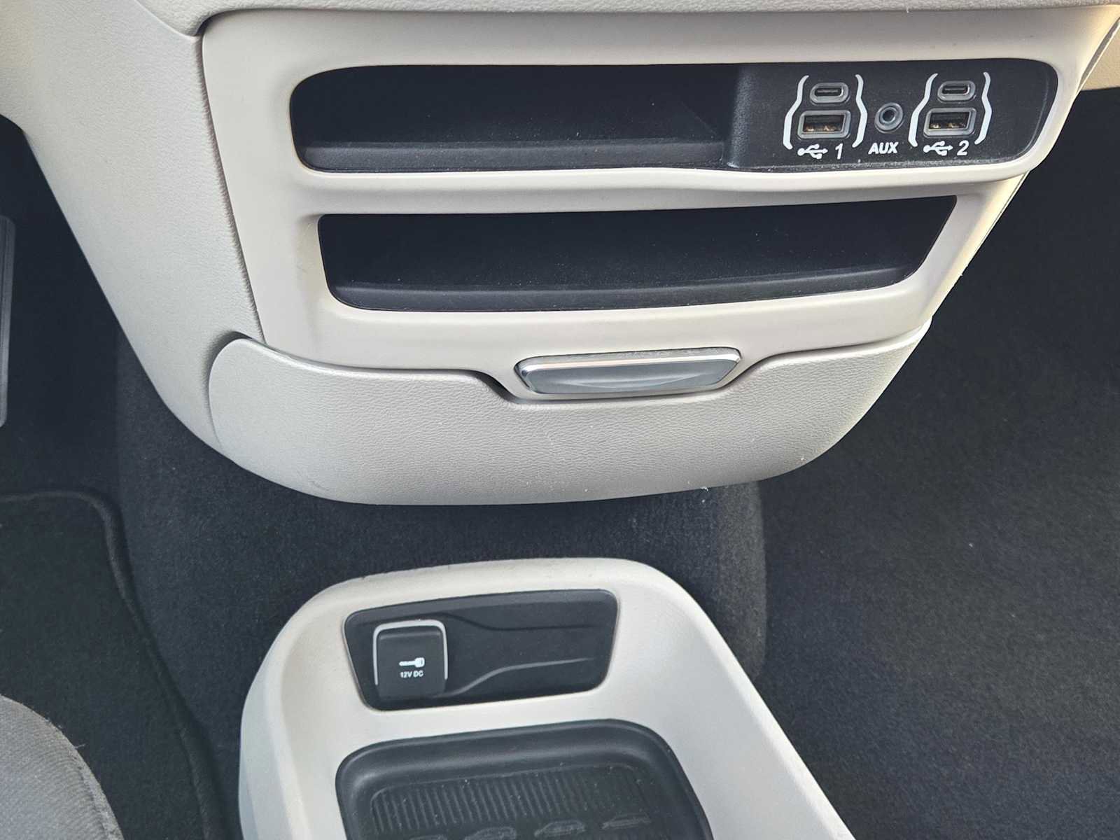 Used 2023 Chrysler Voyager LX image 19