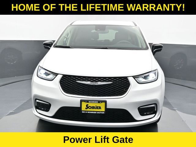 Used 2024 Chrysler Pacifica Touring-L image 9