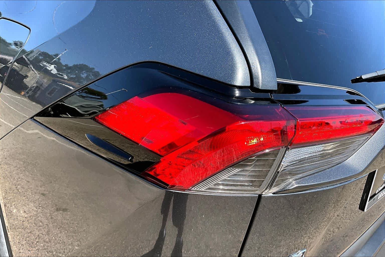 Used 2019 Toyota RAV4 XLE Premium FWD image 28