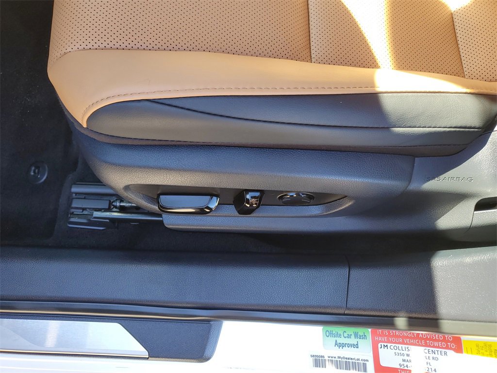 Used 2024 Lexus ES 300h w/ Premium Package image 22