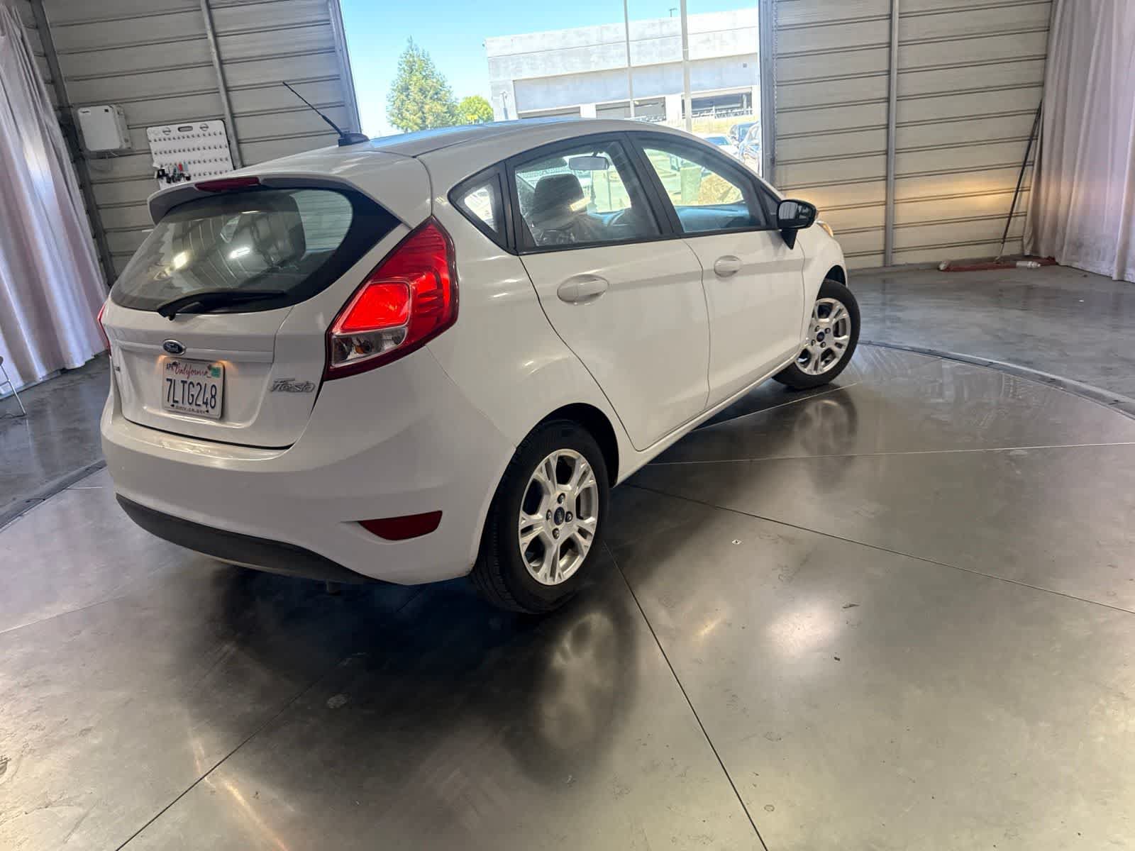 Used 2016 Ford Fiesta SE FWD image 4