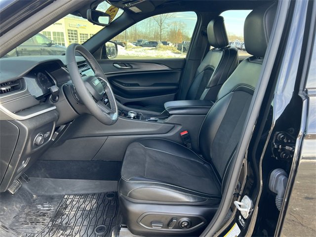 Certified 2024 Jeep Grand Cherokee L Laredo image 4