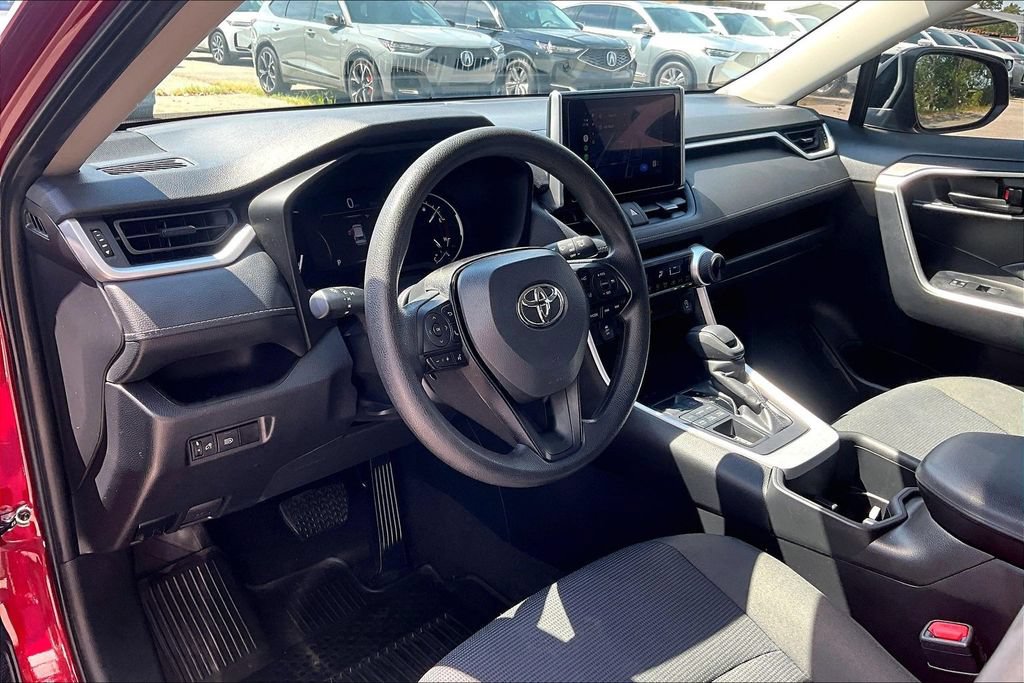 Used 2024 Toyota RAV4 LE AWD/4WD image 15