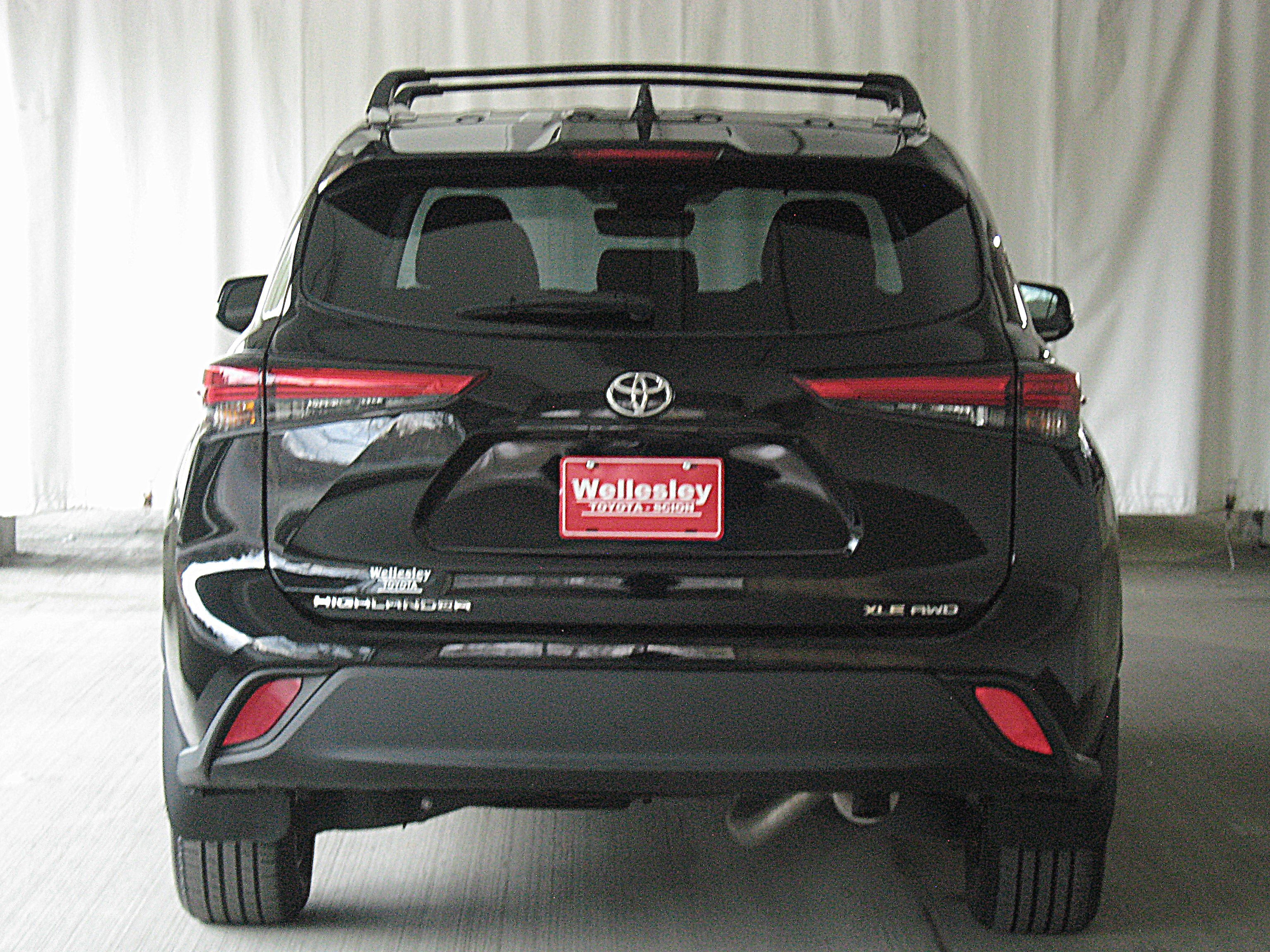 Used 2023 Toyota Highlander XLE image 30