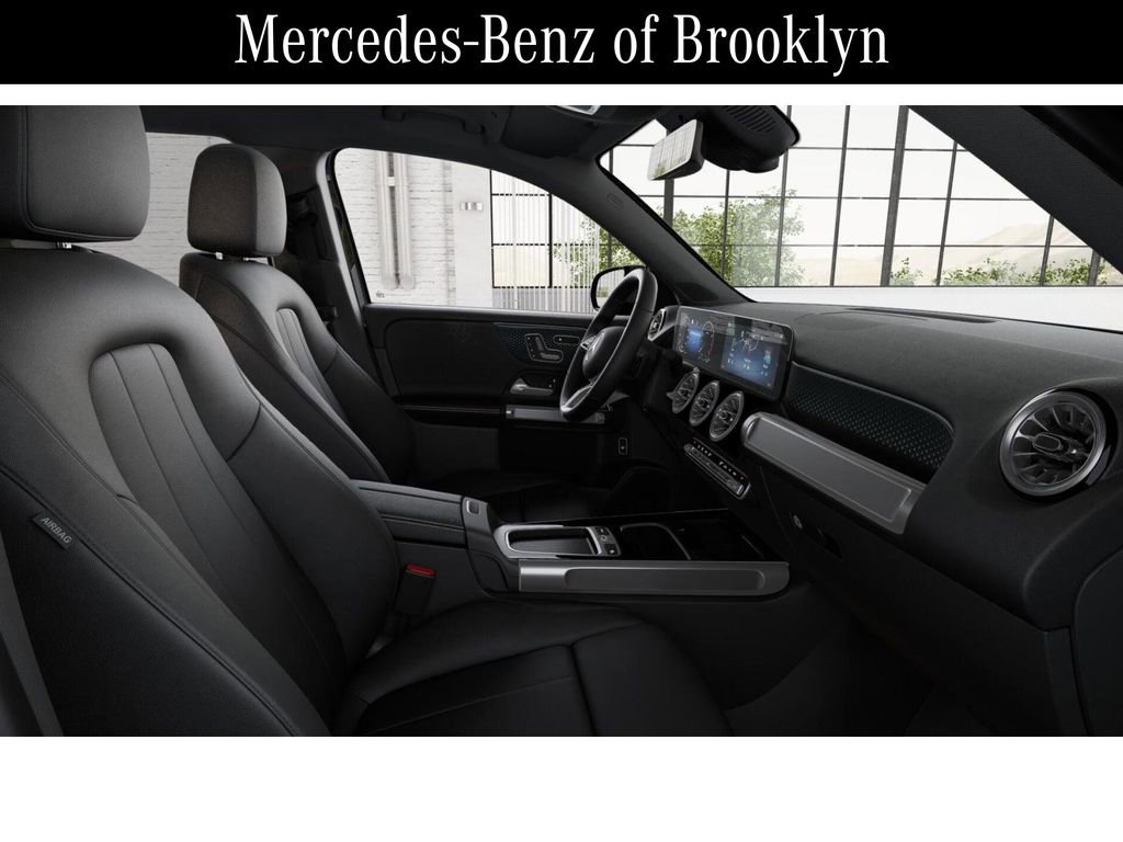 Used 2025 Mercedes-Benz GLB 250 4MATIC image 4