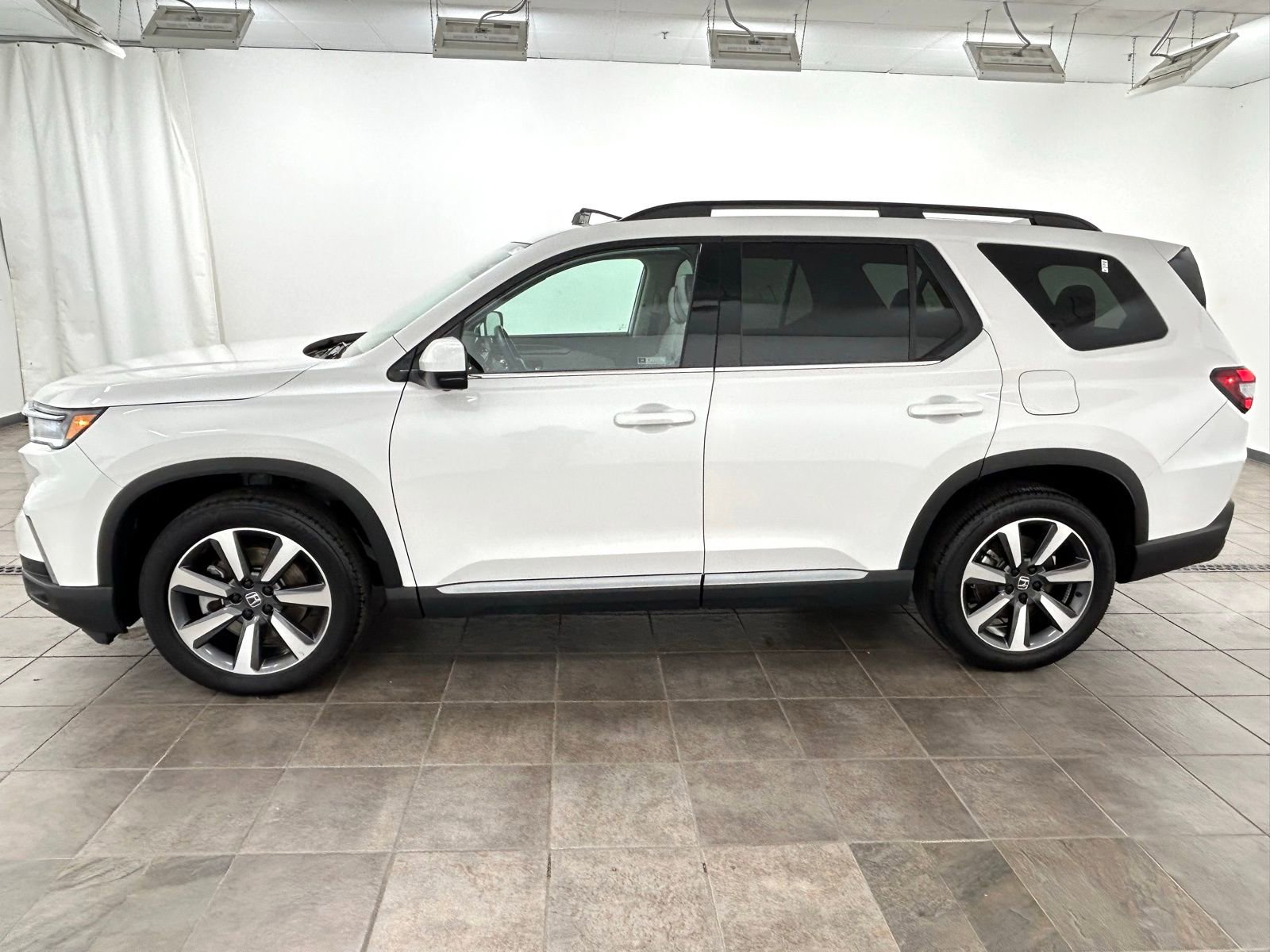 Used 2023 Honda Pilot Elite image 2