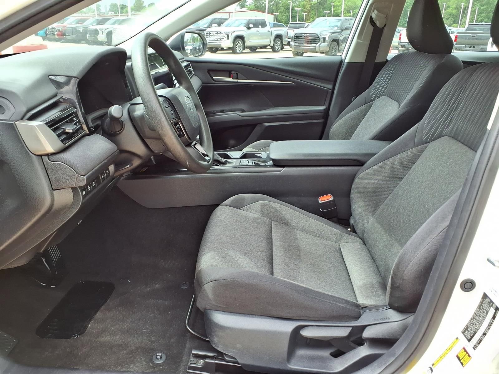 Used 2025 Toyota Camry LE FWD image 15